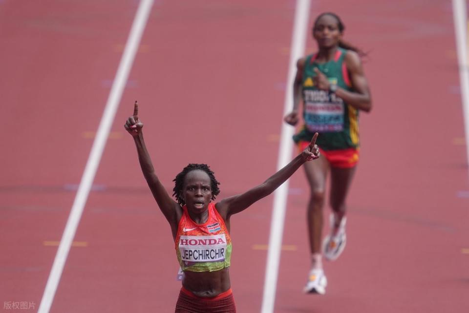 OuQa, 巴托克莱蒂 OuQa, 巴托克莱蒂