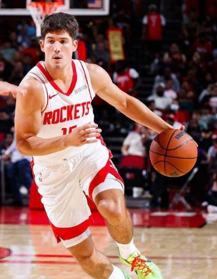 够自信, 具体的交易